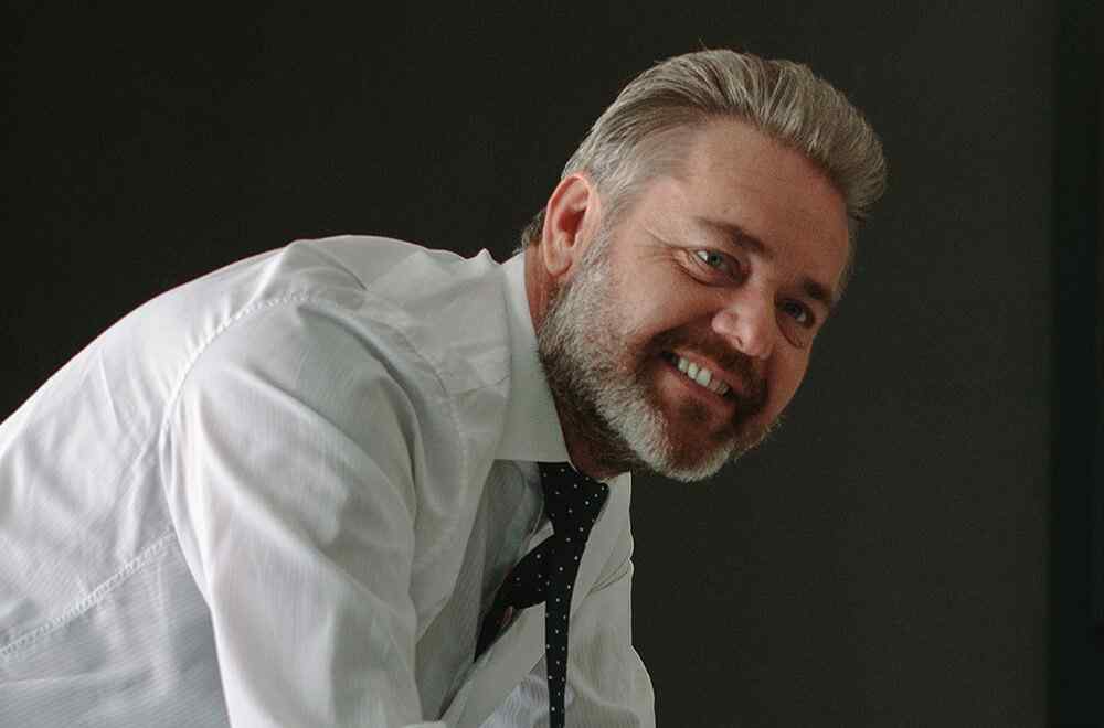 https://hadrahukuk.com/wp-content/uploads/2019/10/our_team_01.jpg